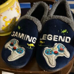 Gaming Legend Slippers with Controller Design
